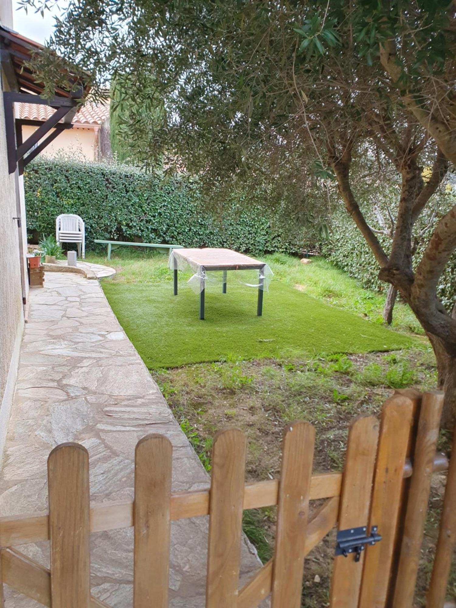 Appartement T2 Bas De Villa Avec Jardinet Au Calme Proche Mer La Seyne-sur-Mer Exterior foto